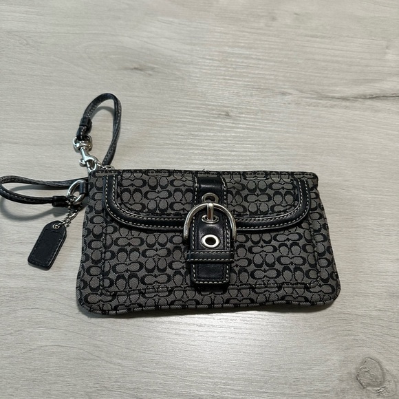 Coach wristlet- authentic - Picture 3 of 7